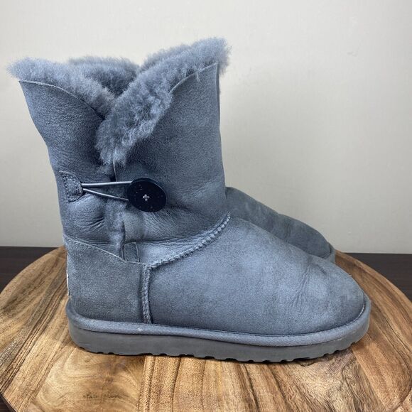 UGG Bailey Button Womens Gray Size 7 Suede Sheepskin Shearling Fur Lined Boots - Picture 1 of 7